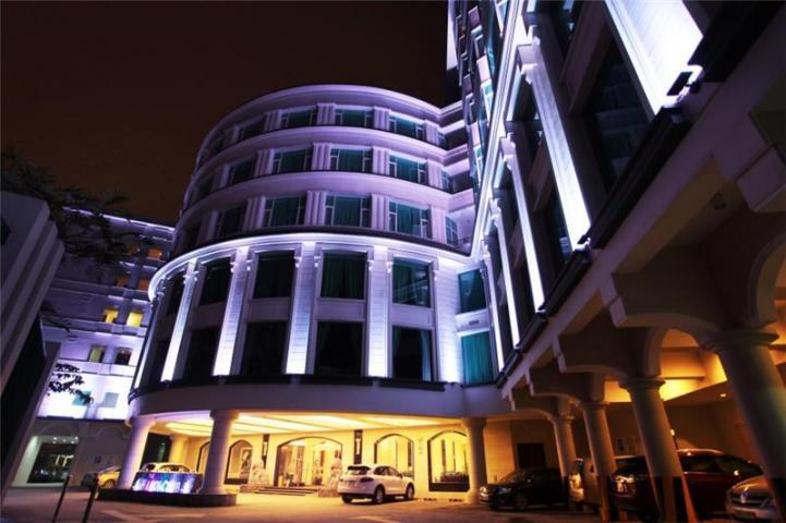 The Hanoi Club Hotel & Lake Palais Residences