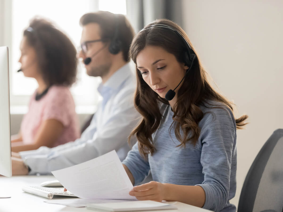 Cách nói chuyện với khách hàng qua điện thoại - HR Insider