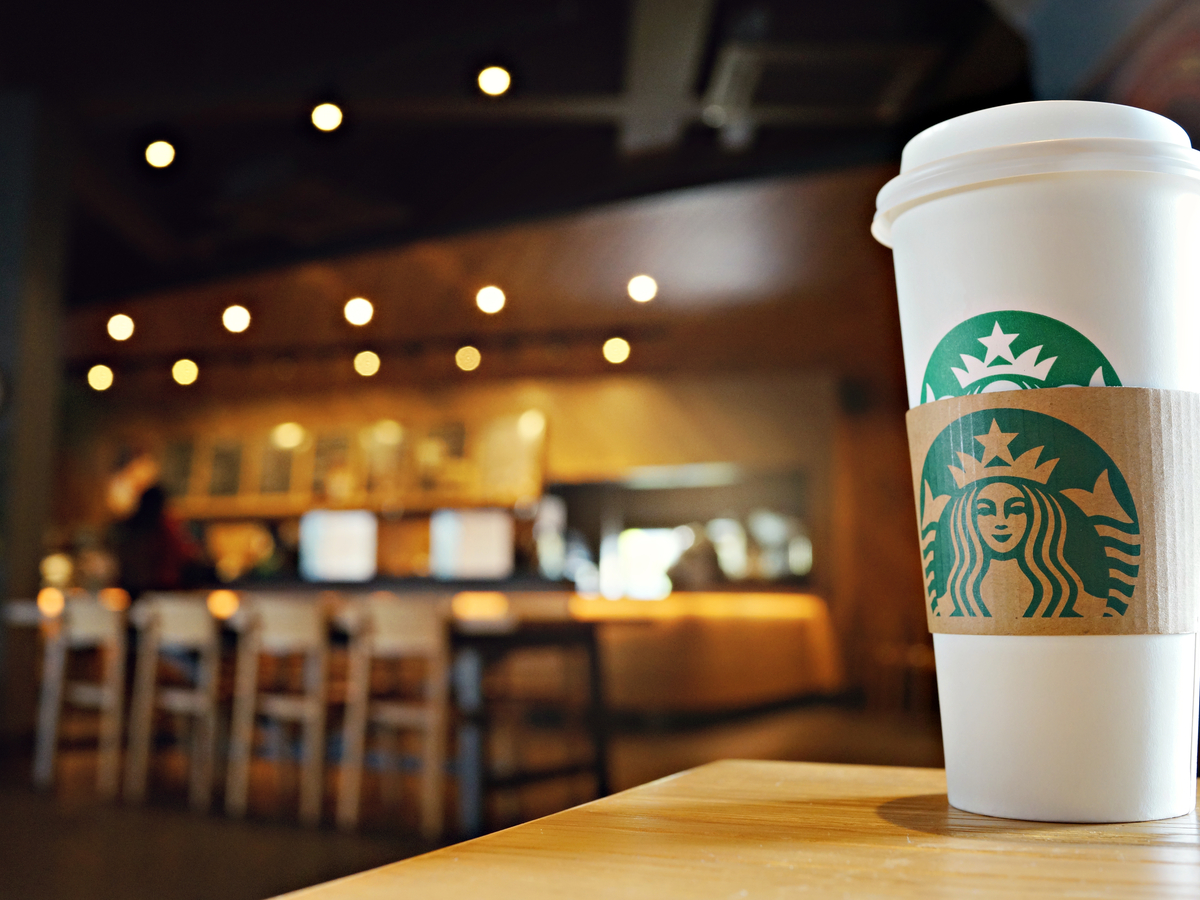 Bài học về lối quản trị truyền cảm hứng của Starbucks