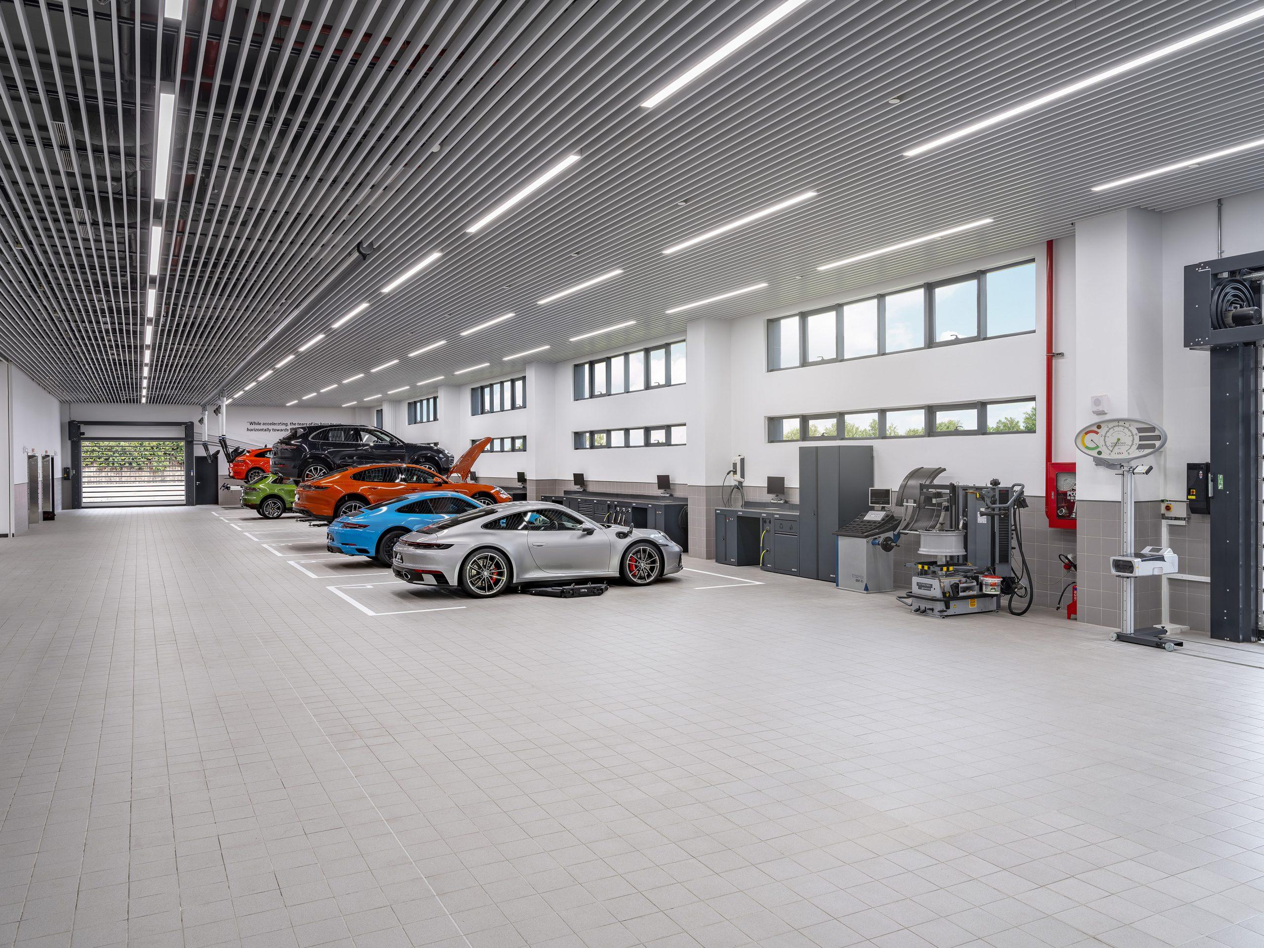 Porsche Centre Saigon tuyển dụng - Tìm việc mới nhất, lương thưởng hấp dẫn.
